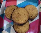 A picture of step 2 of Biscuit ice-cream sandwich.