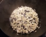 Une image de l'étape 2 de Nouilles chinoises au poulet et aux légumes.