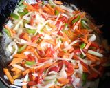 Foto del paso 2 de la receta: Pollo al wok con verduritas y spaghetti