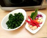 Foto langkah ke 1 dari resep Sayur daun kacang panjang.