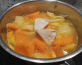 Foto del paso 3 de la receta: Crema de patata y calabaza con toque de orégano