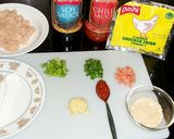 A picture of step 1 of Chicken szechuan kebab.
