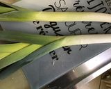 Une image de l'étape 1 de Poireaux vinaigrette à l'effiloché de jambon cru.