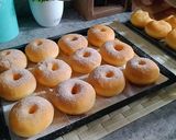 Foto langkah ke 7 dari resep Donat ala jco dengan tabur kayu manis.
