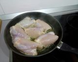 Foto del paso 3 de la receta: Contramuslos los de pollo al ajillo
