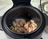 Foto langkah ke 2 dari resep Nasi Merah tumis ayam tauge.