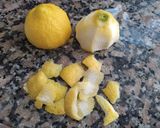 Foto del paso 1 de la receta: Lemoncello suave (licor de limón)