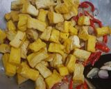 Foto langkah ke 6 dari resep Oseng Tahu Krecek Bumbu Kecap.