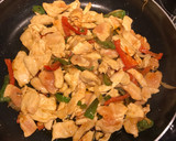 Foto del paso 1 de la receta: Pollo con pimientos y cebolla
