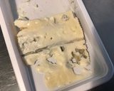 Une image de l'étape 5 de « Chaperos » petits feuilletés au jambon blanc, basilic, gorgonzola et pavot bleu.