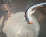 Φωτογραφία βήματος 1 της συνταγής Τραγανό και αφράτο λουκανικόψωμο