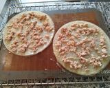 Foto del paso 4 de la receta: Pizzas crujientes de Obleas de arroz de atún con bacón y queso a tu gusto