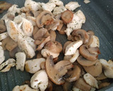 Foto del paso 1 de la receta: Pollo con champiñones y pisto, cena rápida!!