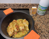 Foto del paso 3 de la receta: Muslitos de pollo en salsa