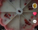 Hình bước làm 4 của món Cách làm thạch sữa chua dâu tây 🍓