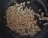 Foto del paso 1 de la receta: Pasta seca al ajo con granada
