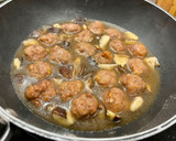 Foto del paso 3 de la receta: Albóndigas trufadas con salsa de carne y setas shiitake