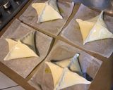 Une image de l'étape 6 de Feuilletés au pesto épicé maison, mozzarella di buffala et sésame.