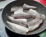 Foto del paso 1 de la receta: Empanada de merluza y bonito