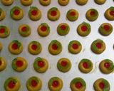 Foto langkah ke 4 dari resep Strawberry Almond Cookies.