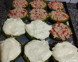 Foto del paso 4 de la receta: Zapallitos Rellenos con Crema Bechamel y Queso