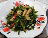 Foto langkah ke 5 dari resep Tumis kangkung tempe semangit.