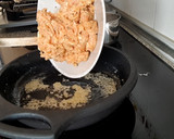 Foto del paso 5 de la receta: Lasaña de Calabacin con Carne Picada de Pollo al ajo y perejil