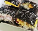 A picture of step 3 of Okinawa Spam and Egg Onigiri.