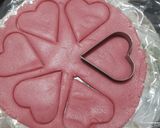 સ્ટ્રોબેરી હાર્ટ કુકીસ (strawberry heart cookies) રેસીપી સ્ટેપ2ફોટો