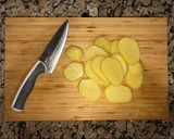 Foto del paso 2 de la receta: Salmón al horno con patatas