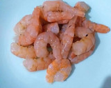 Foto del paso 2 de la receta: Pimiento rojo asado relleno de gambas con crema de gambas