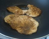Tejfölös-sajtos-paradicsomos csirkemell recept fázis 3 fotója