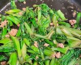 Hình bước làm 2 của món Cải xanh xào thịt nạc