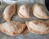 Foto del passaggio 7 della ricetta Calzoni ripieni 🤤😋🙂