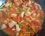 Foto del paso 1 de la receta: Arroz con ajos tiernos y solomillo de pavo