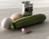 Foto del paso 1 de la receta Revuelto calabacín con cebolla