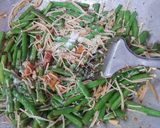 Foto langkah ke 4 dari resep Saute Buncis Enoki.