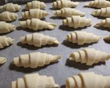 Фото кроку 2 до Мінікруасани з шоколадним кремом 🥐.