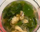 Hình bước làm 2 của món Canh rau má nấu thịt gà