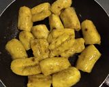 Foto langkah ke 2 dari resep Dadar gulung isi pisang keju.