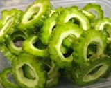 Foto langkah ke 1 dari resep Pare rebon tahu.