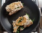 Foto del paso 3 de la receta: Rollos de pechuga con espinacas