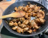 Une image de l'étape 17 de Poulet caramélisé au gingembre, champignons et carottes.