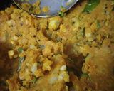 A picture of step 4 of Vada pav with dry chutney.