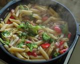 A picture of step 5 of [Single Serving] Stir-Fried Sausage Pasta.