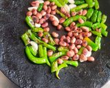 स्पाइसी हरी मिर्च का ठेचा (Spicy Green Chilli Thecha Recipe In Hindi) रेसिपी चरण 3 फोटो