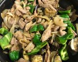 Foto del paso 8 de la receta: Berenjena, cebolla y cerdo con miso