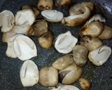 Hình bước làm 1 của món Canh Rong Biển Hạt Sen Chay