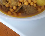 Foto del paso 5 de la receta: Guiso de carne al cúrcuma con cebolla, garbanzo, patata