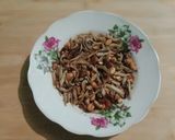 Foto langkah ke 4 dari resep Tumis Teri Kacang Bumbu Iris.